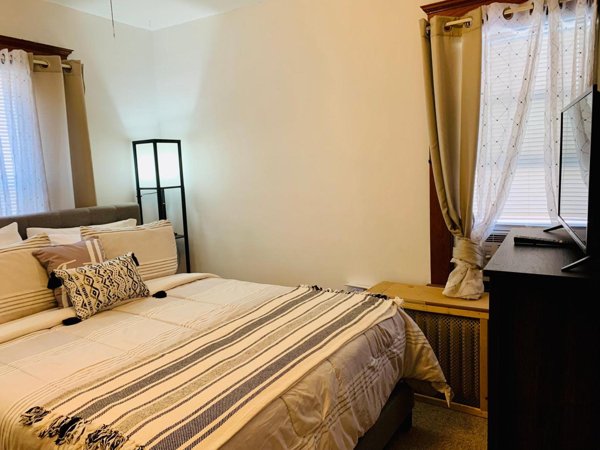 Cozy First Floor Apartment Chicopee Bagian luar foto