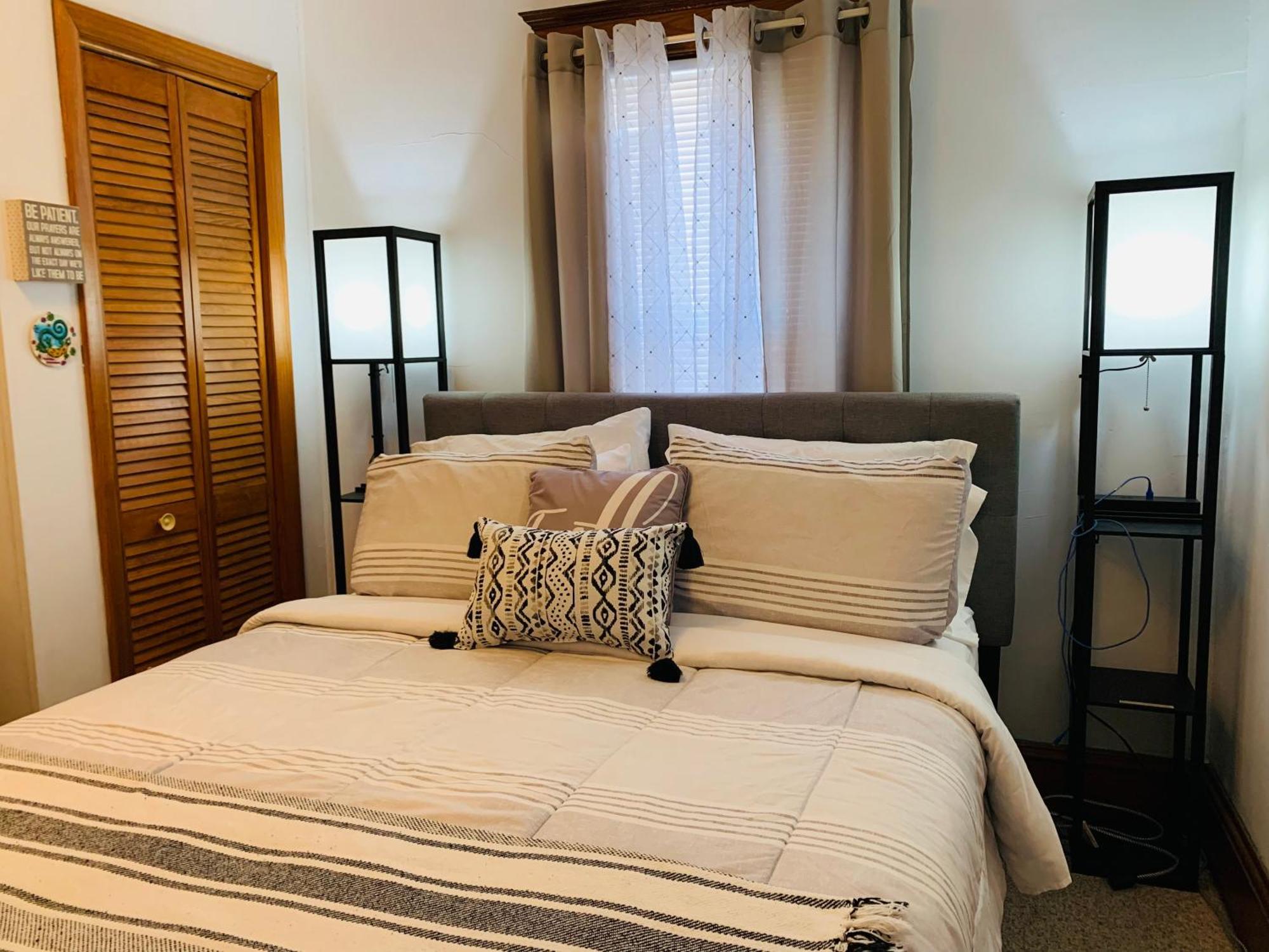 Cozy First Floor Apartment Chicopee Bagian luar foto